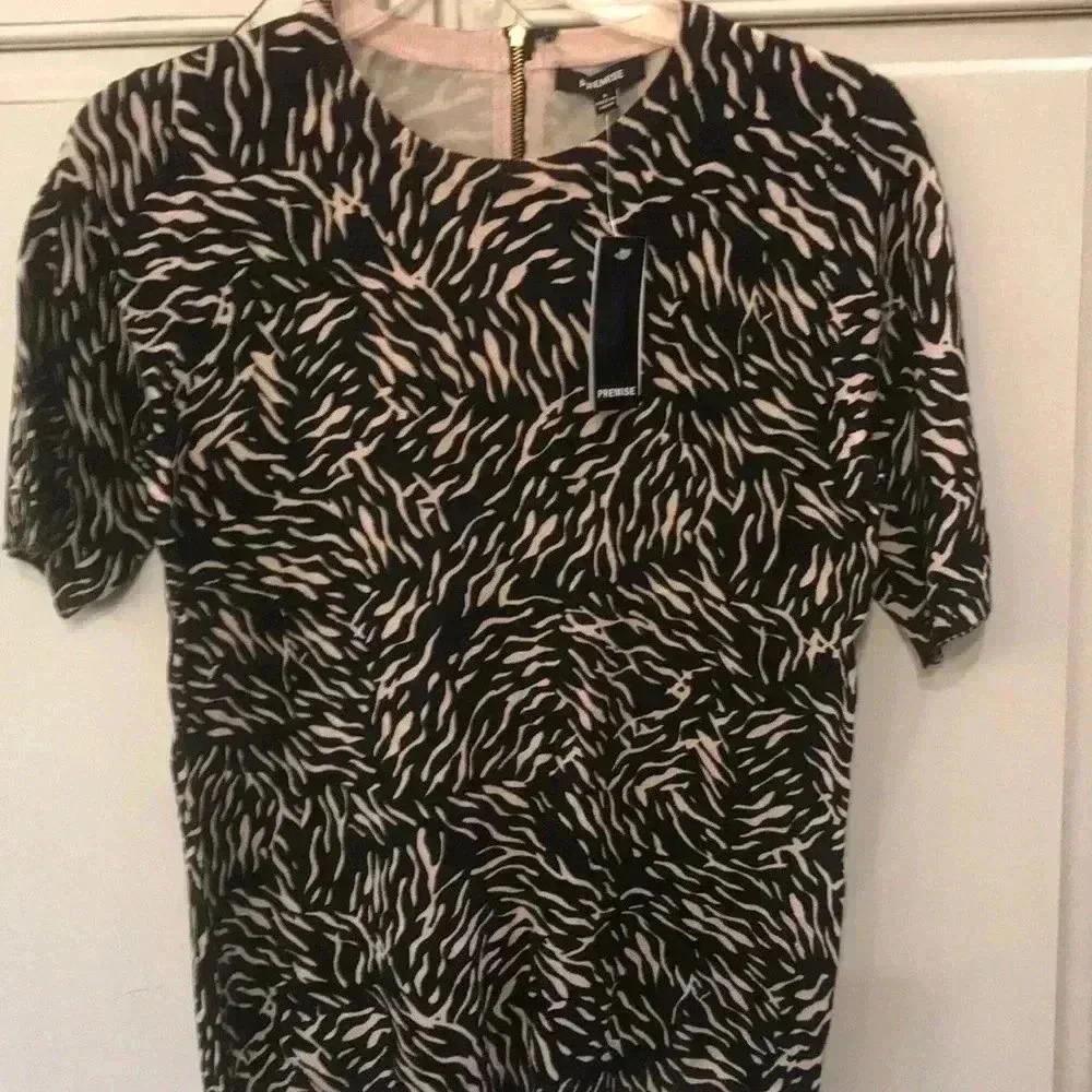 Premise sweater NWT size small